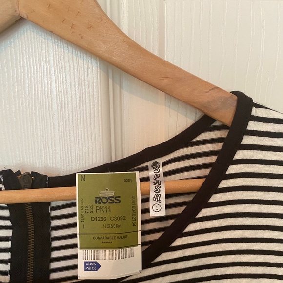 Zipper Back Striped Tee - Picture 4 of 6